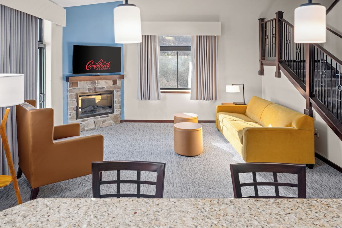 Rom – superior, flere senger (Three Bedroom Corner Loft) | Safe på rommet, strykejern/-brett, wi-fi (inkludert) og sengetøy