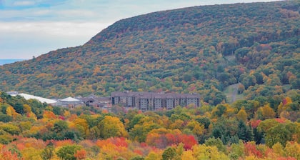 Camelback Lodge & Aquatopia Indoor Waterpark