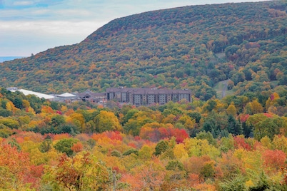 Camelback Lodge & Aquatopia Indoor Waterpark
