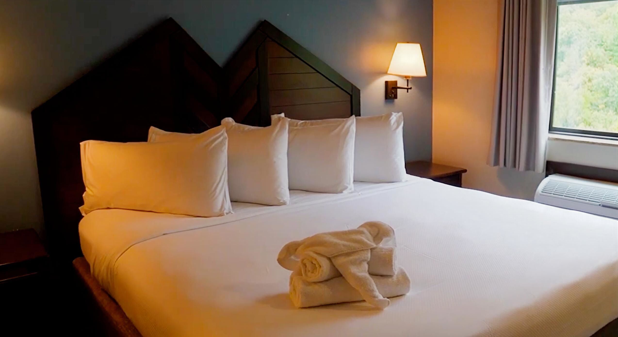 Deluxe kamer, 1 kingsize bed met slaapbank (One Bedroom Suite) | Een kluis op de kamer, een strijkplank/strijkijzer, gratis wifi