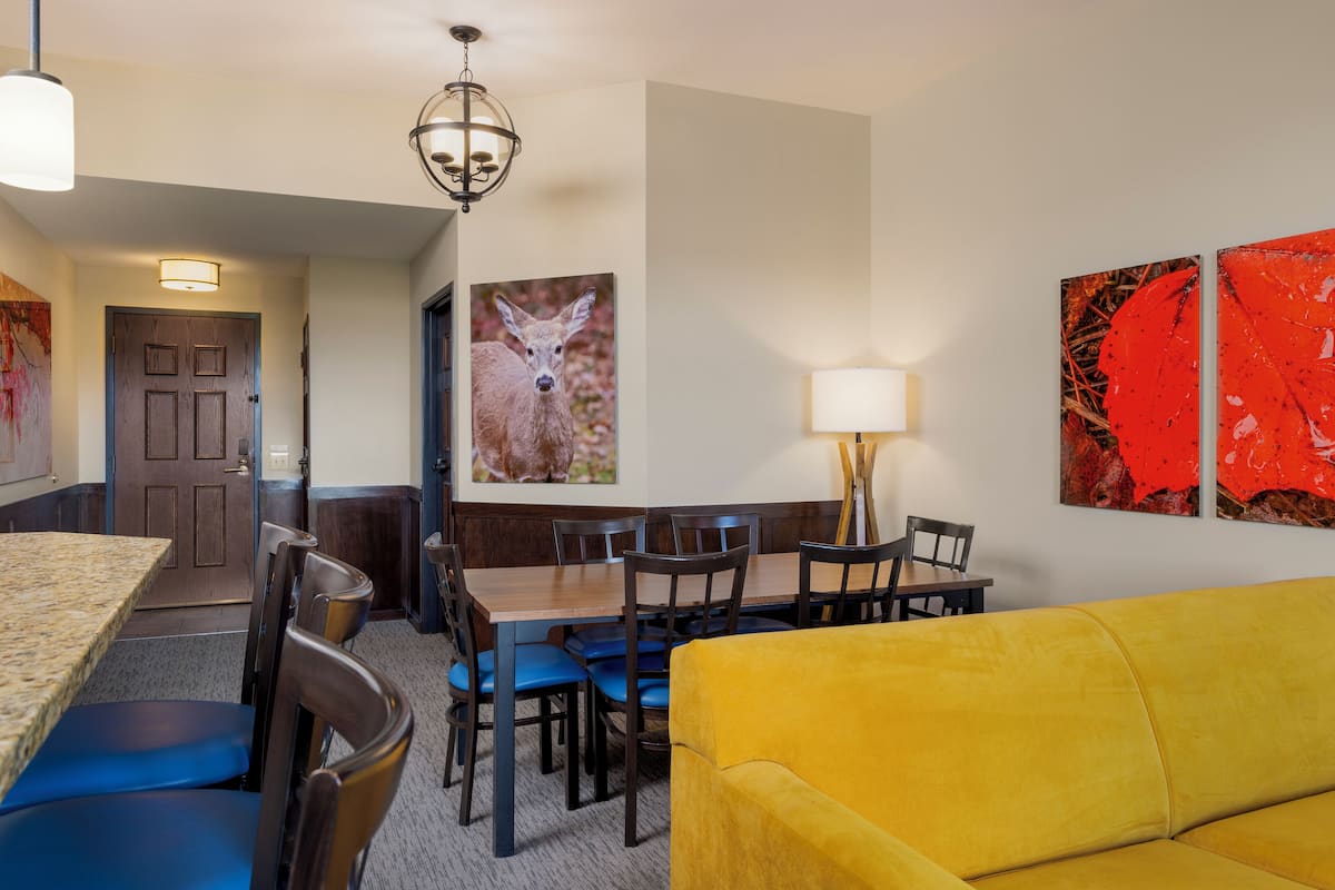 Superior kamer, meerdere bedden (2 Bedroom Condo) | Een kluis op de kamer, een strijkplank/strijkijzer, gratis wifi