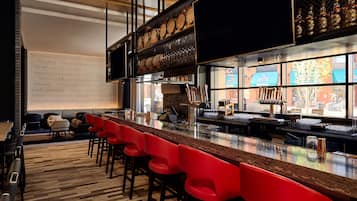 Bar (trong khuôn viên)