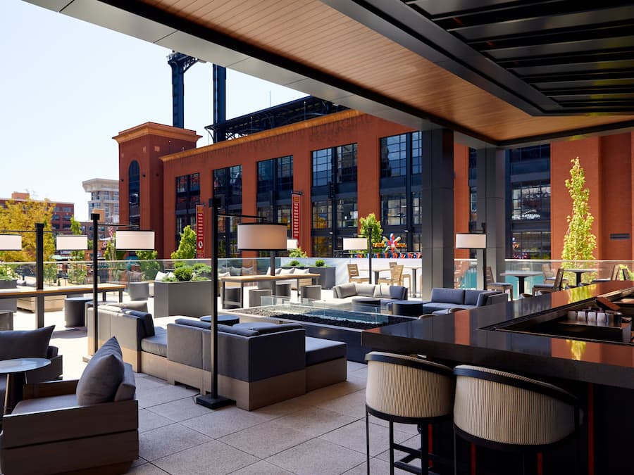 Sarapan, makan tengah hari dan makan malam dihidangkan