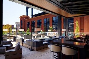 Breakfast, lunch and dinner served - Live by Loews - St.Louis (St. Louis)