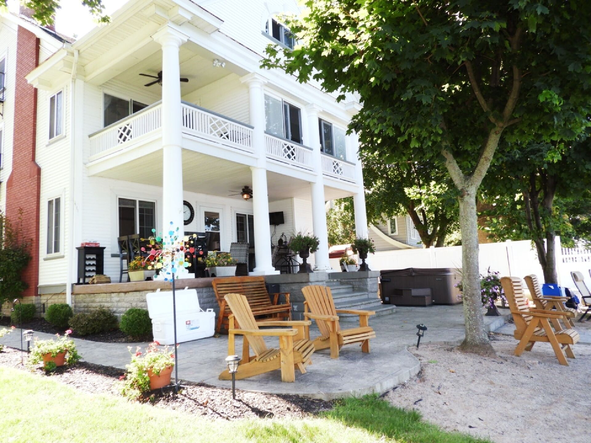 Relax and Enjoy on Conesus Lake with a Hot Tub!