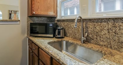 ★Grosse Pointe Luxury★ ★Downtown Detroit Close★
