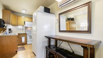 Fridge, stovetop, coffee/tea maker, cookware/dishes/utensils