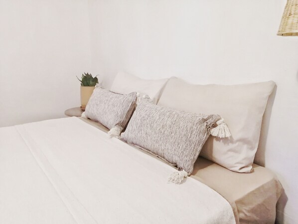 7 chambres, fer et planche à repasser, Wi-Fi, draps fournis