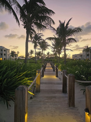 Northwest Paradise - Beauty, Tranquility and Comfort in a 3-bedroom condo