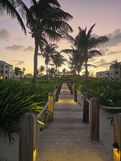 Northwest Paradise - Beauty, Tranquility and Comfort in a 3-bedroom condo