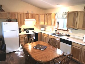 Refrigerador, microondas, horno, placa de cocina