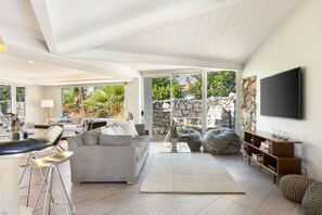 Télévision, cheminée