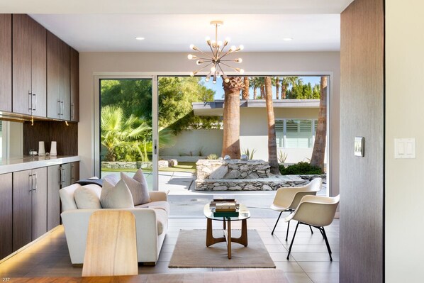 Télévision, cheminée