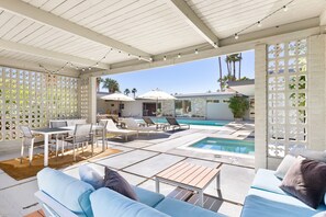 تناول الطعام بالخارج