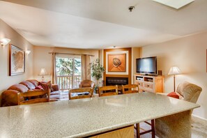 Smart TV, fireplace, DVD player