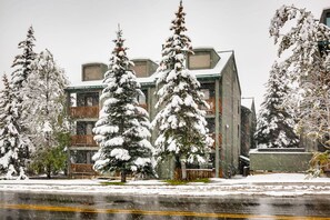 A building with multiple balconies and snow-covered trees. - Walk to Town Lift| Mountain View Balcony | Hot Tub| Managed by Park City Lodging (Park City)