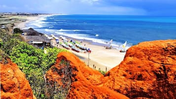 Sulla spiaggia, lettini da mare