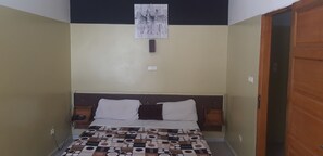 Standard Studio Suite | Desk, blackout drapes, rollaway beds, free WiFi - Hotel Monaco Plage (Dakar)