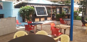 Breakfast, lunch and dinner served - Hotel Monaco Plage (Dakar)