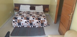 Suite estudio estándar | Escritorio, cortinas opacas, camas supletorias y wifi gratis