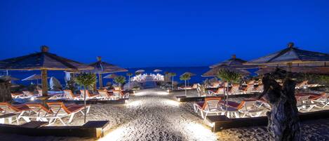 Praia particular, areia branca, serviço de traslado de/para a praia