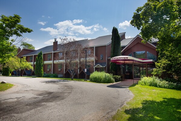 Mountainview Hotel features a striking red facade and a central entrance, set amidst beautifully maintained gardens.