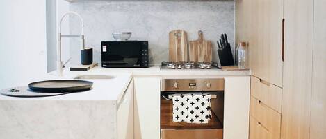 Fridge, microwave, oven, stovetop