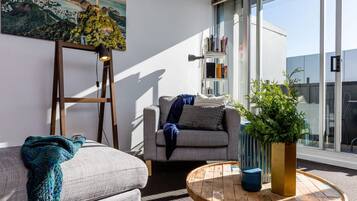 City Apartment | Living area | TV, stereo