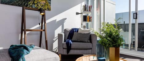 City Apartment | Living area