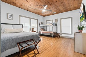 3 bedrooms, iron/ironing board, travel cot, free WiFi
