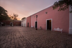 Front of property - IMIX Hotel (Valladolid)