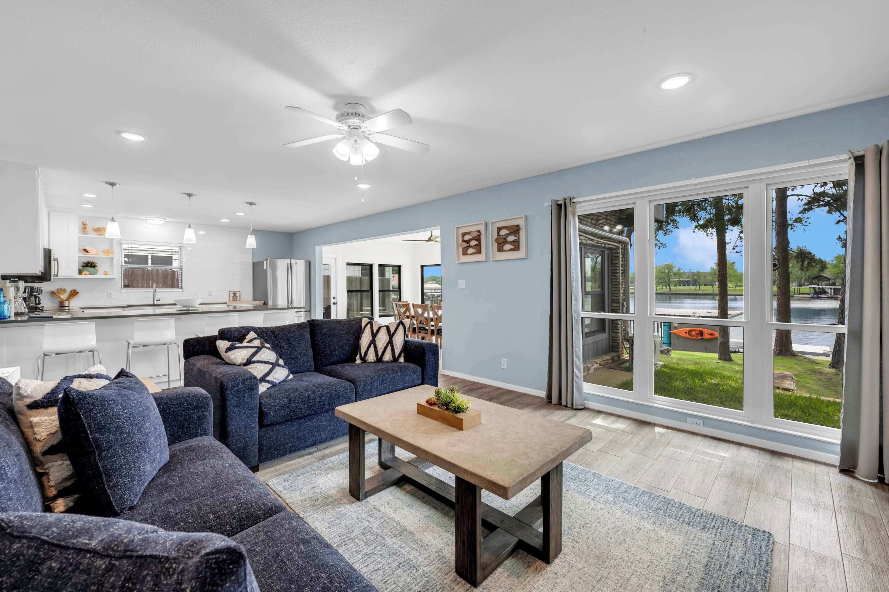 TV connectée, lecteur de DVD, espaces bureaux