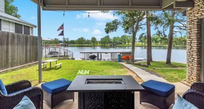 Wake Zone-Lakefront w/ 1 Boat Lift & Dog Friendly
