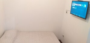 2 quartos, ferros/tábuas de passar roupa, Wi-Fi, roupa de cama