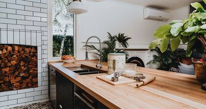 The Gums ~ Daylesford Region ~ Sleeps 12 ~ 44 Acres