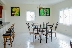 Dining - FREE AIRPORT PICKUP AND DROP OFF FOR UP TO 6 PEOPLE! SLEEP UP TO 14 PEOPLE! (Sandy Bay)