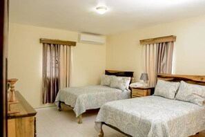 4 slaapkamers, een strijkplank/strijkijzer, gratis wifi, beddengoed