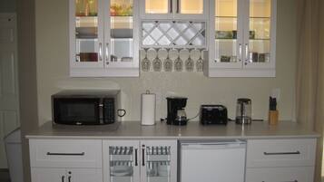 Coffee/tea maker, fridge, microwave, electric kettle