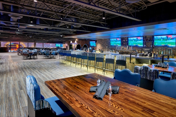 4 bares o lounges