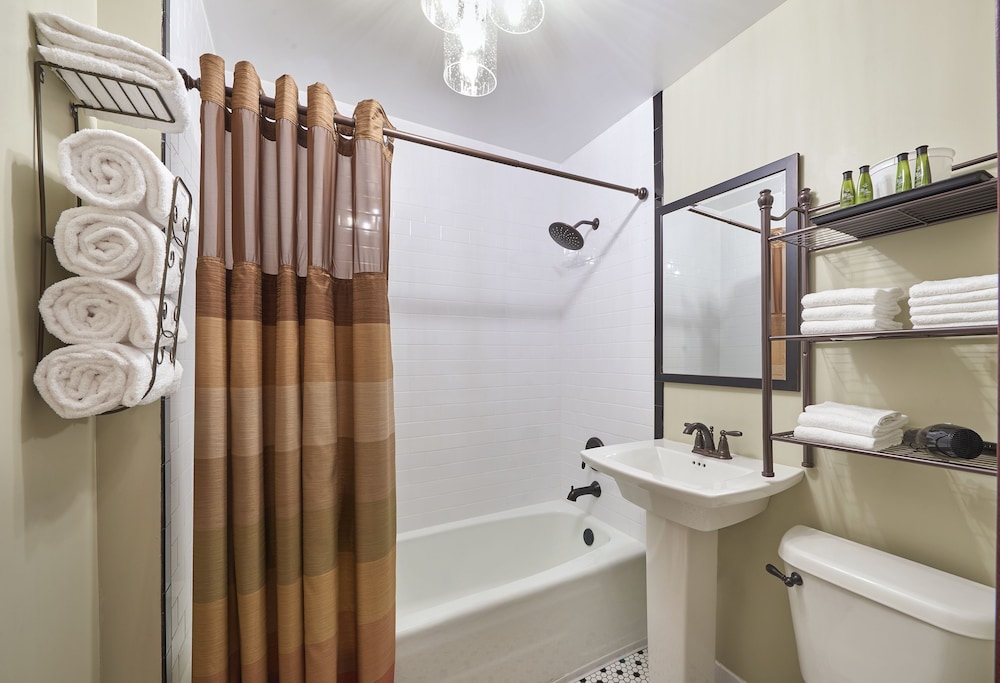 Hotel Apache by null