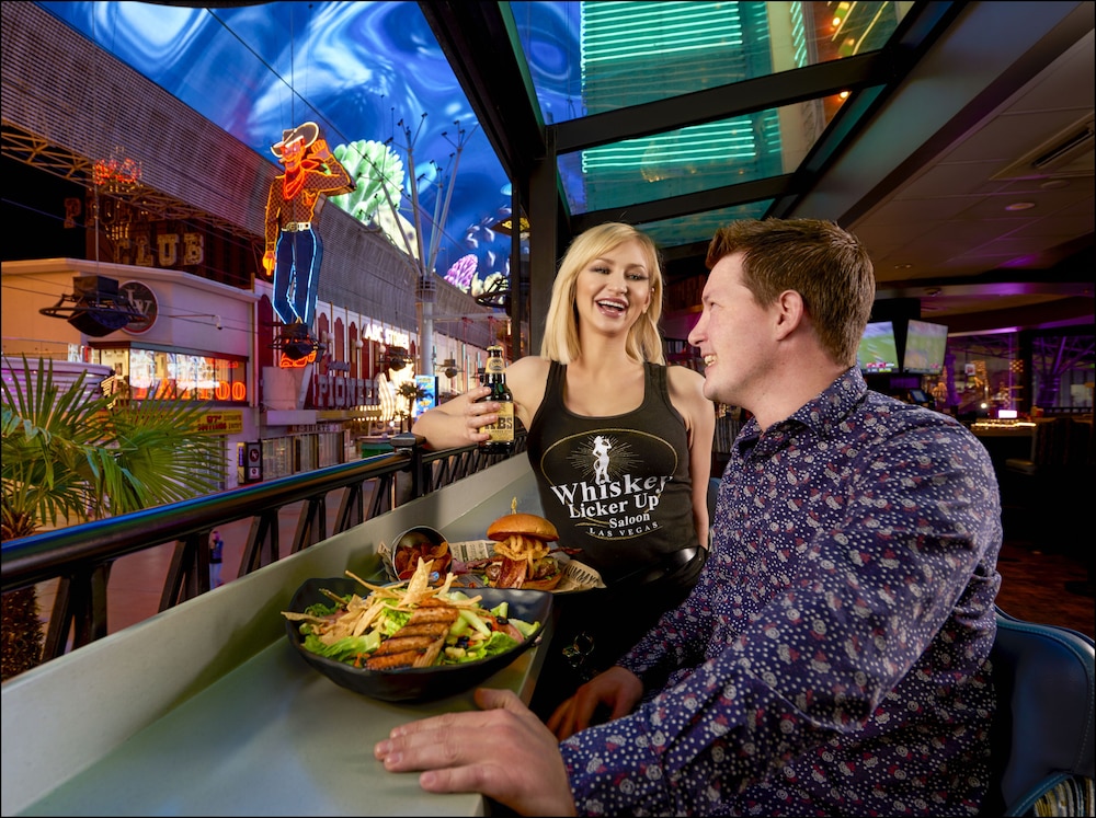 Hotel Apache by null