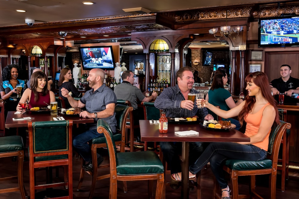 Hotel Apache by null