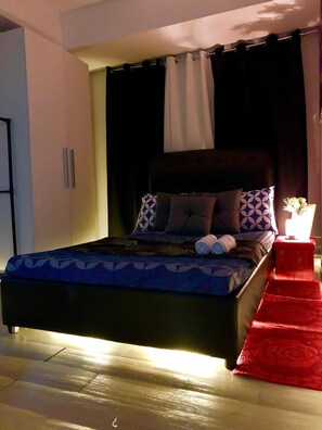 2 bedrooms, WiFi - COZY 2 BEDROOMS AT AZURE WAVE POOL AND MAN MADE BEACH (Parañaque)