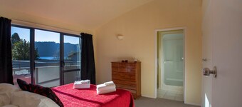 Okareka Escape | Cute Apartment with Lake Views