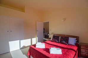 1 bedroom, iron/ironing board, travel cot, WiFi