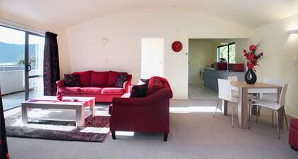 Okareka Escape | Cute Apartment with Lake Views
