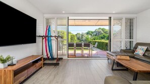 TV, DVD-spiller og stereoanlegg