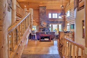 TV, fireplace, DVD player, books - 22STR-00506 Fairplay Log Cabin: 26 Mi to Breck! (Fairplay)