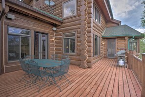Outdoor dining - 22STR-00506 Fairplay Log Cabin: 26 Mi to Breck! (Fairplay)
