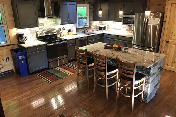 Large Kitchen with Dishwasher, Microwave, Coffeemaker, Icemaker, Toaster Oven